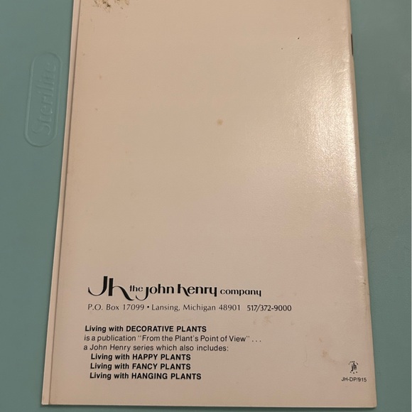 Living With Decorative Plants. Vintage Paperback . - Picture 2 of 2